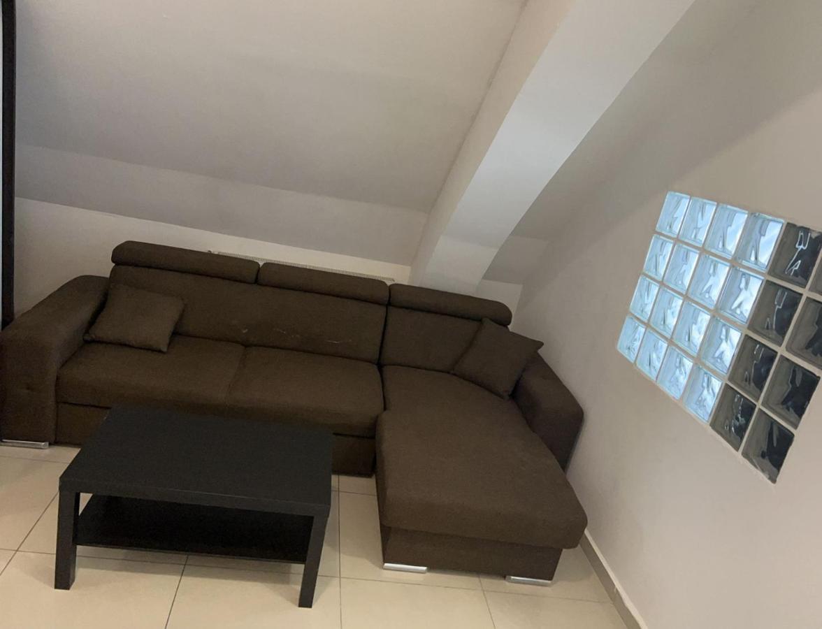 Apartament Chez Ana Otopeni Zewnętrze zdjęcie